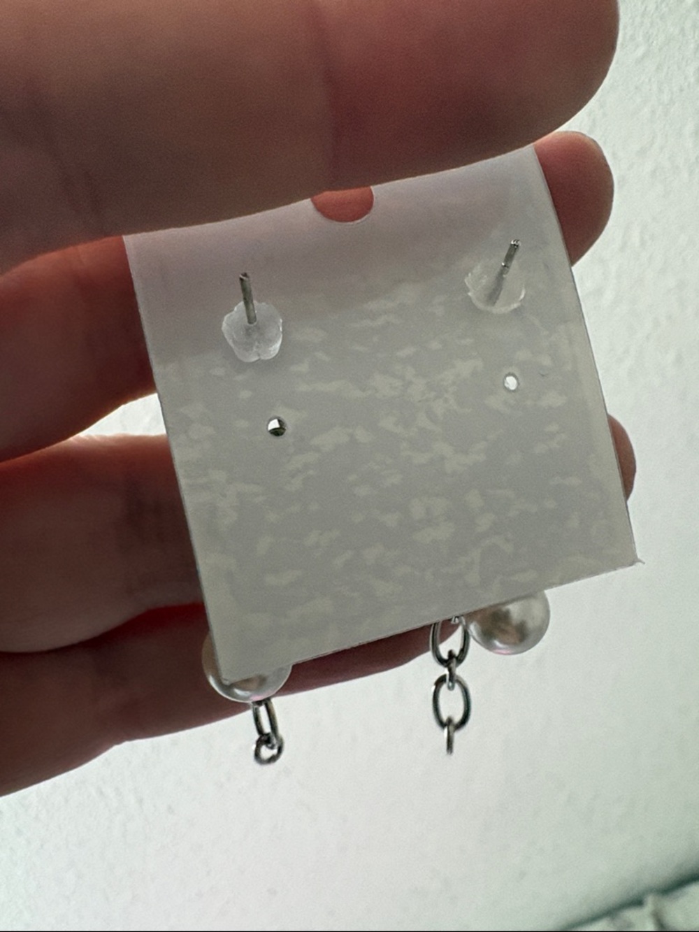 πβ¨ Adorable Strawberry Pearl Drop Earrings β So Cute & Trendy! β¨π - Picture 3 of 4
